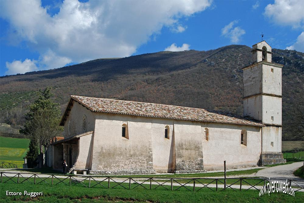 21 - la Chiesa di San Salvatore a Campi (fraz. Norcia).jpg